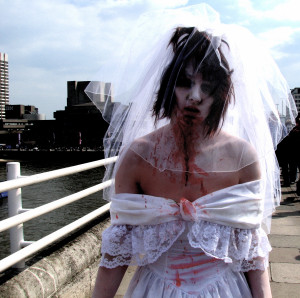 2007-04-07 -- United Kingdom -- England -- London -- Flashmob -- Fleshmob -- Zombie Walk -- Zombies -- Zombie Bride